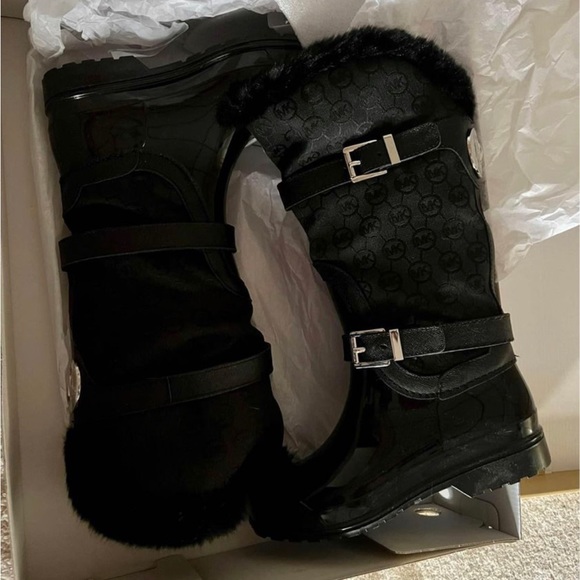Michael Kors size 6, woman’s boot. Worn one time. - Picture 6 of 7